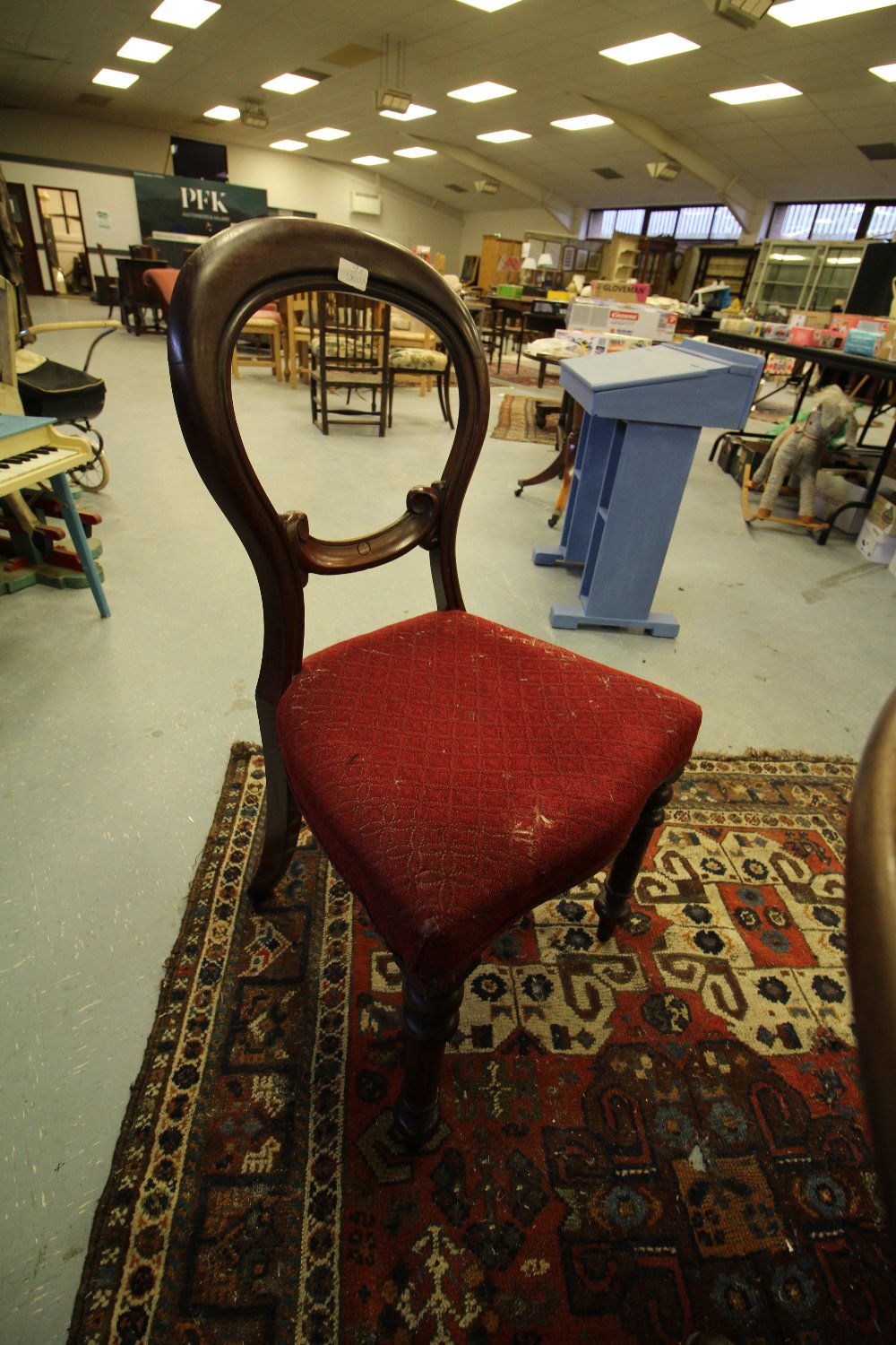 Set of 4 Victorian balloon backed mahogany chairs - Image 3 of 3