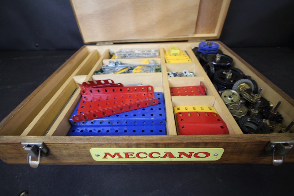 Wooden cased Meccano set - Image 2 of 2