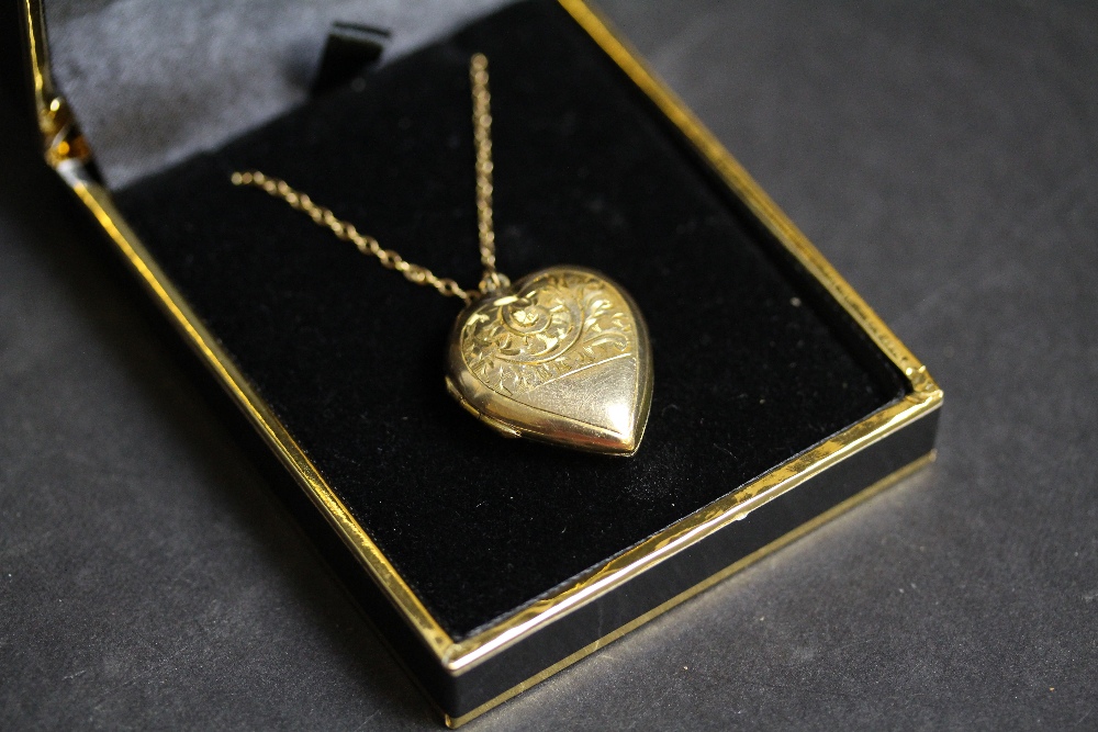 Heart shaped locket pendant marked 9ct front & Back with 9ct gold chain 6grams gross weight