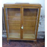 Early 20th century oak two-door display cabinet Condition reports are not availabe for our Interiors