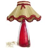 Red Murano glass table lamp complete with shade. Condition reports are not availabe for our