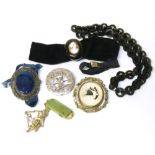 Assorted Victoriana and costume jewellery, to include a swivel brooch, stag head brooch etc