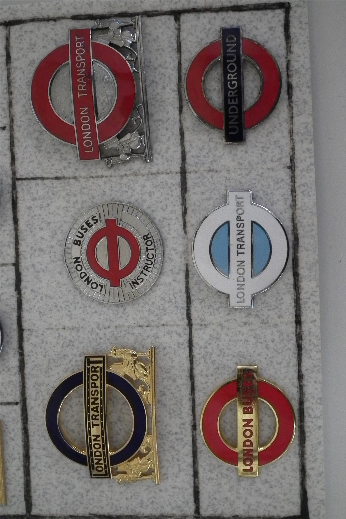 Nine London Transport bus and underground enamel cap badges - Image 3 of 5