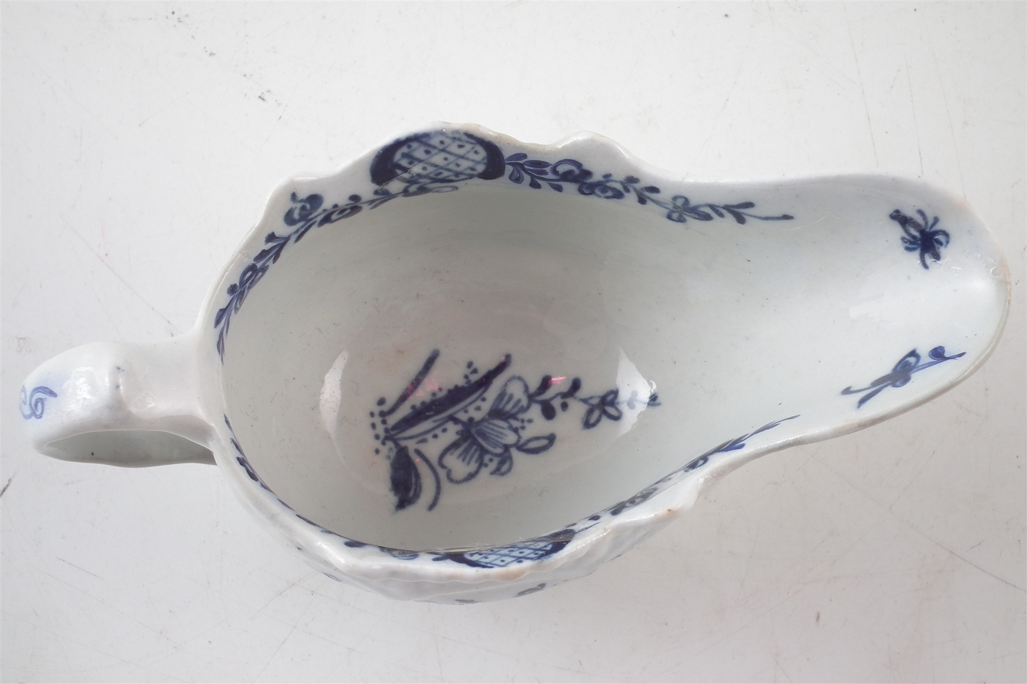 Lowestoft creamboat circa 1775 painted with a version of Two Porter landscape pattern, 11cm long For - Image 3 of 4