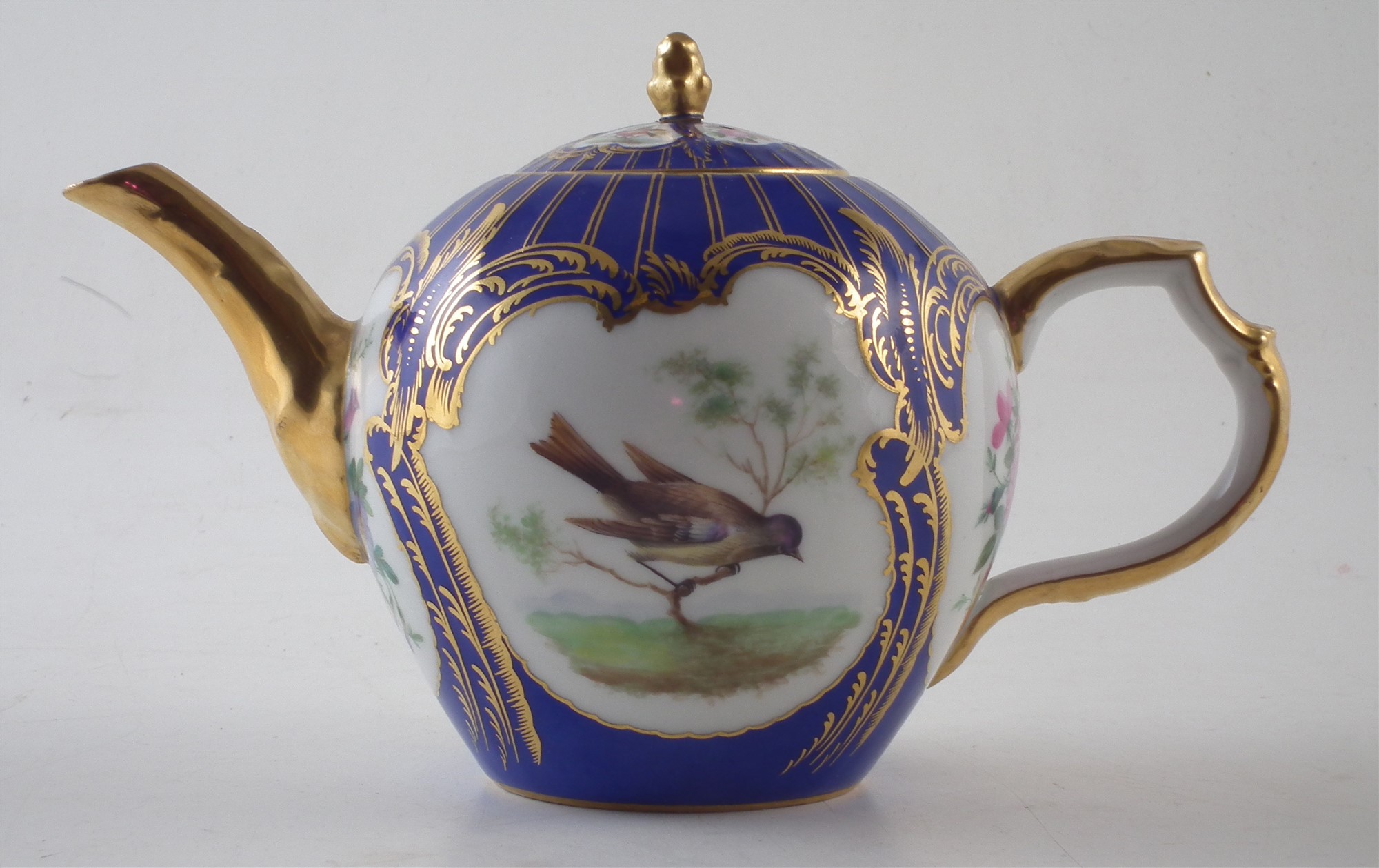 Berlin K.P.M teapot , of bullet shape, painted with birds in branches within cartouches on blue - Image 5 of 5