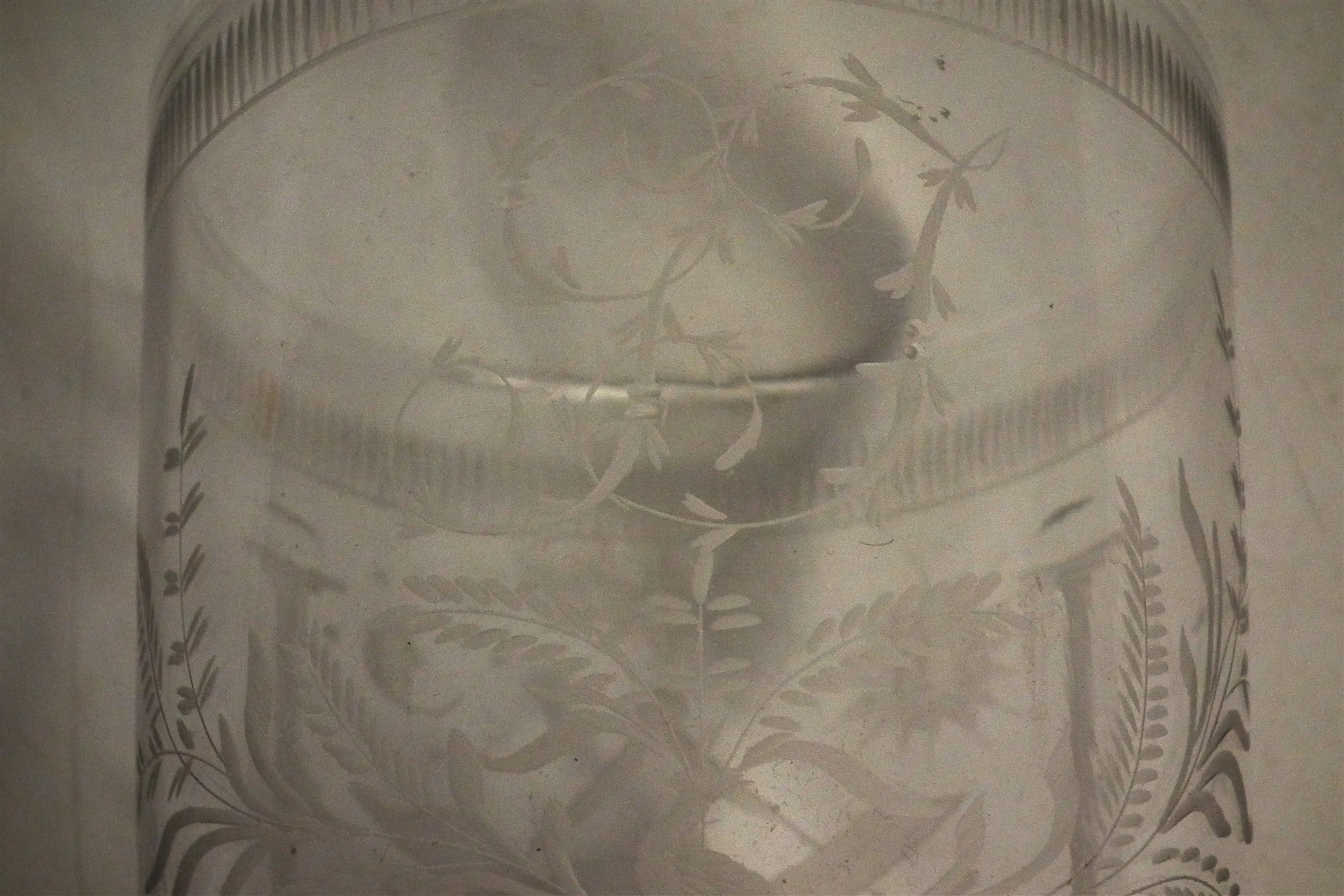 Masonic glass beaker, engraved with dividers surrounding the letter 'G' sun and moon and twin - Image 5 of 5