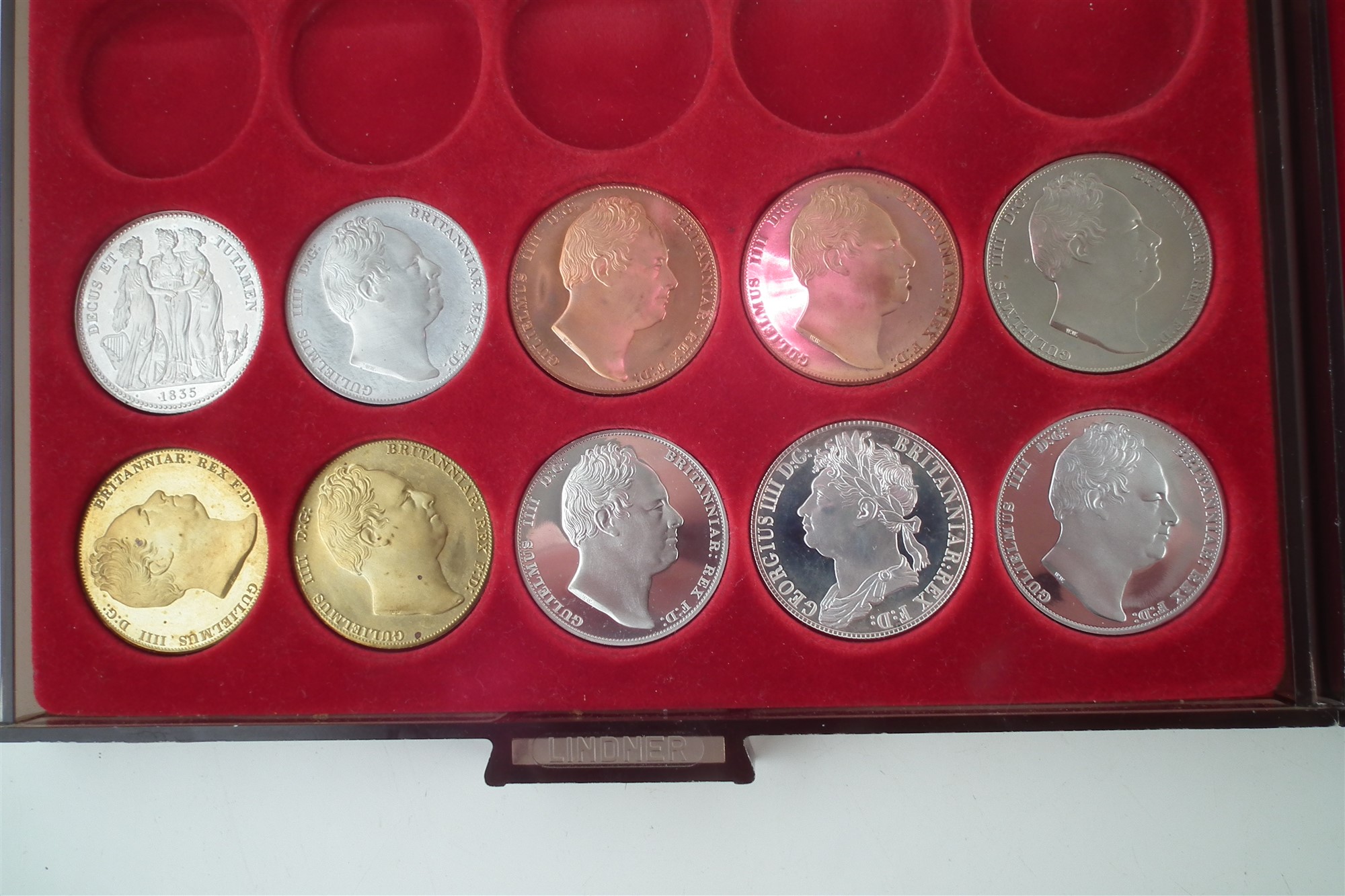 Two trays of reproduction Crowns to include William IV, Victoria, Edward VIII, George IV etc. - Image 2 of 6