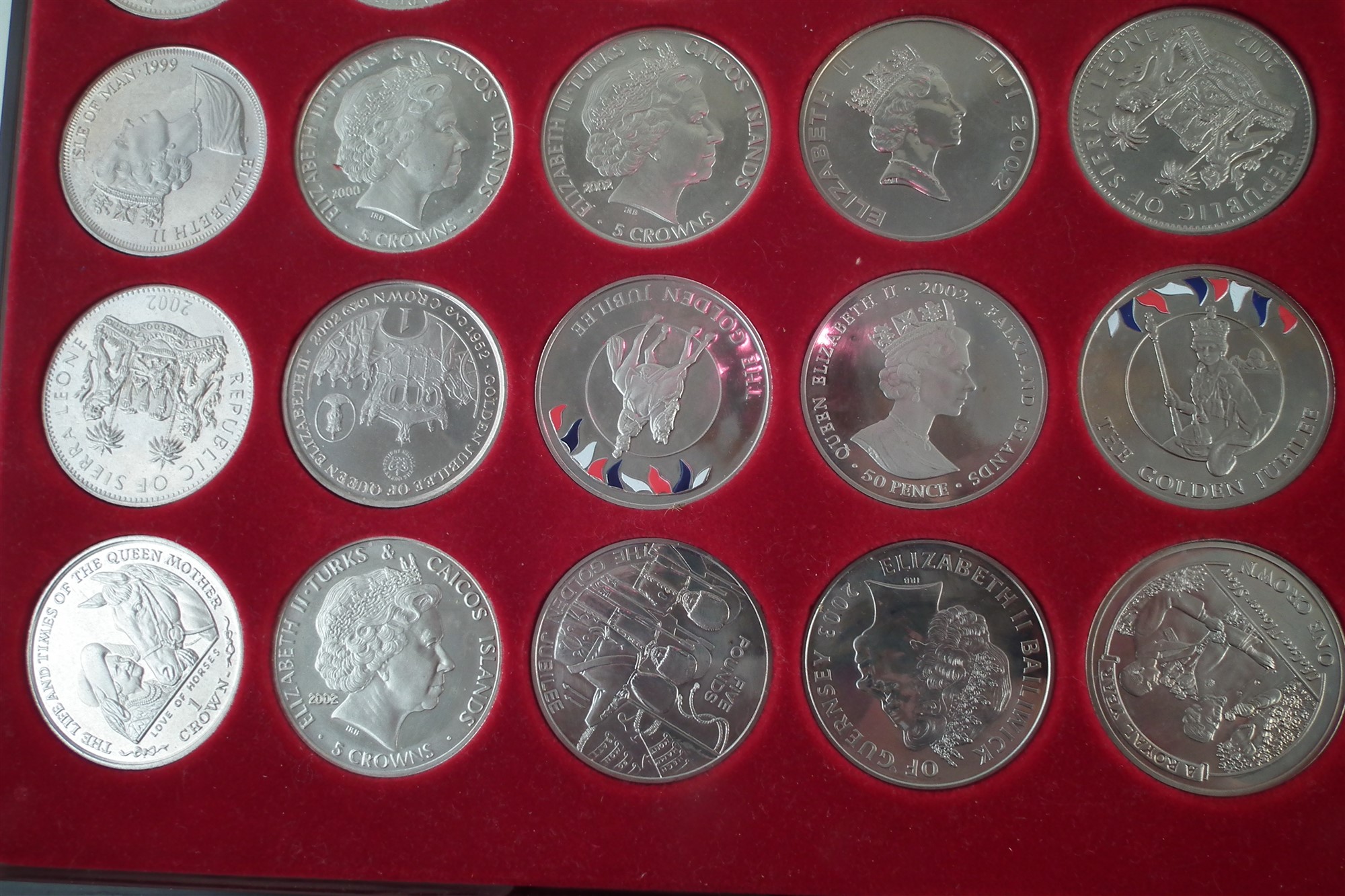 Two trays of Queen Elizabeth II Commemorative coins including Five Crowns etc. - Image 2 of 6