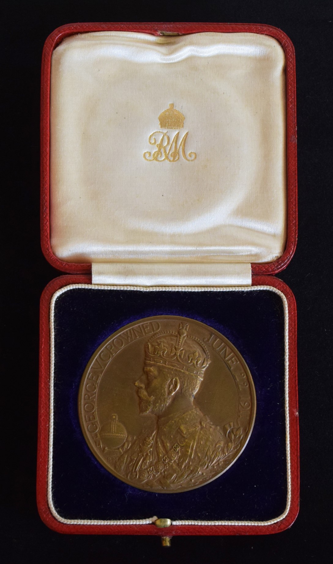 George V bronze Coronation medal in original case of issue. - Image 3 of 3