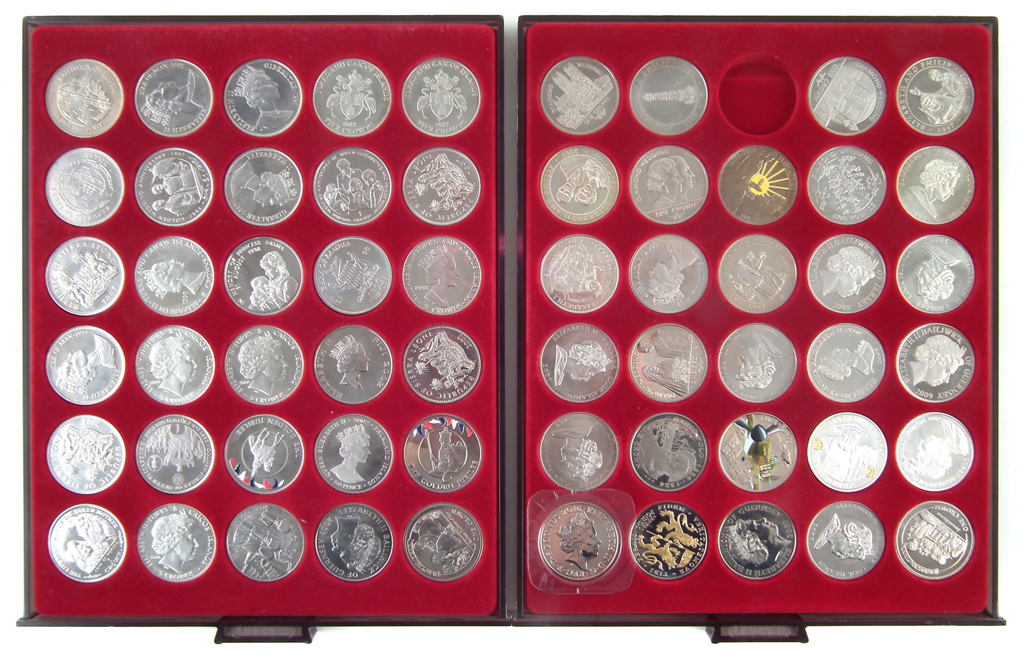 Two trays of Queen Elizabeth II Commemorative coins including Five Crowns etc.