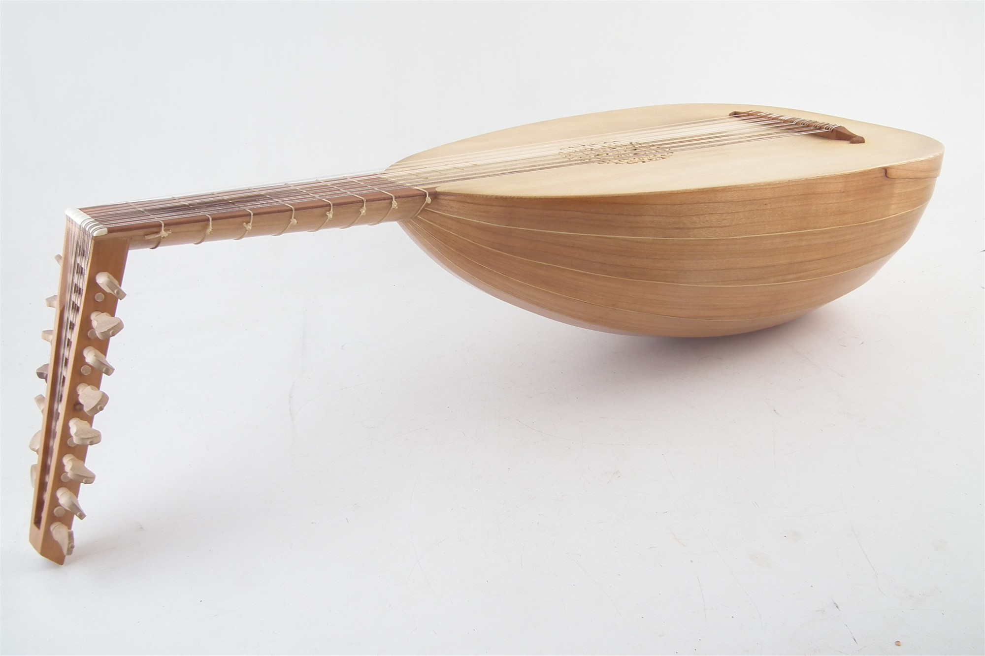 Stephen Haddock Renaissance eight course lute, with eleven rib bowl back , label to interior dated - Image 5 of 8