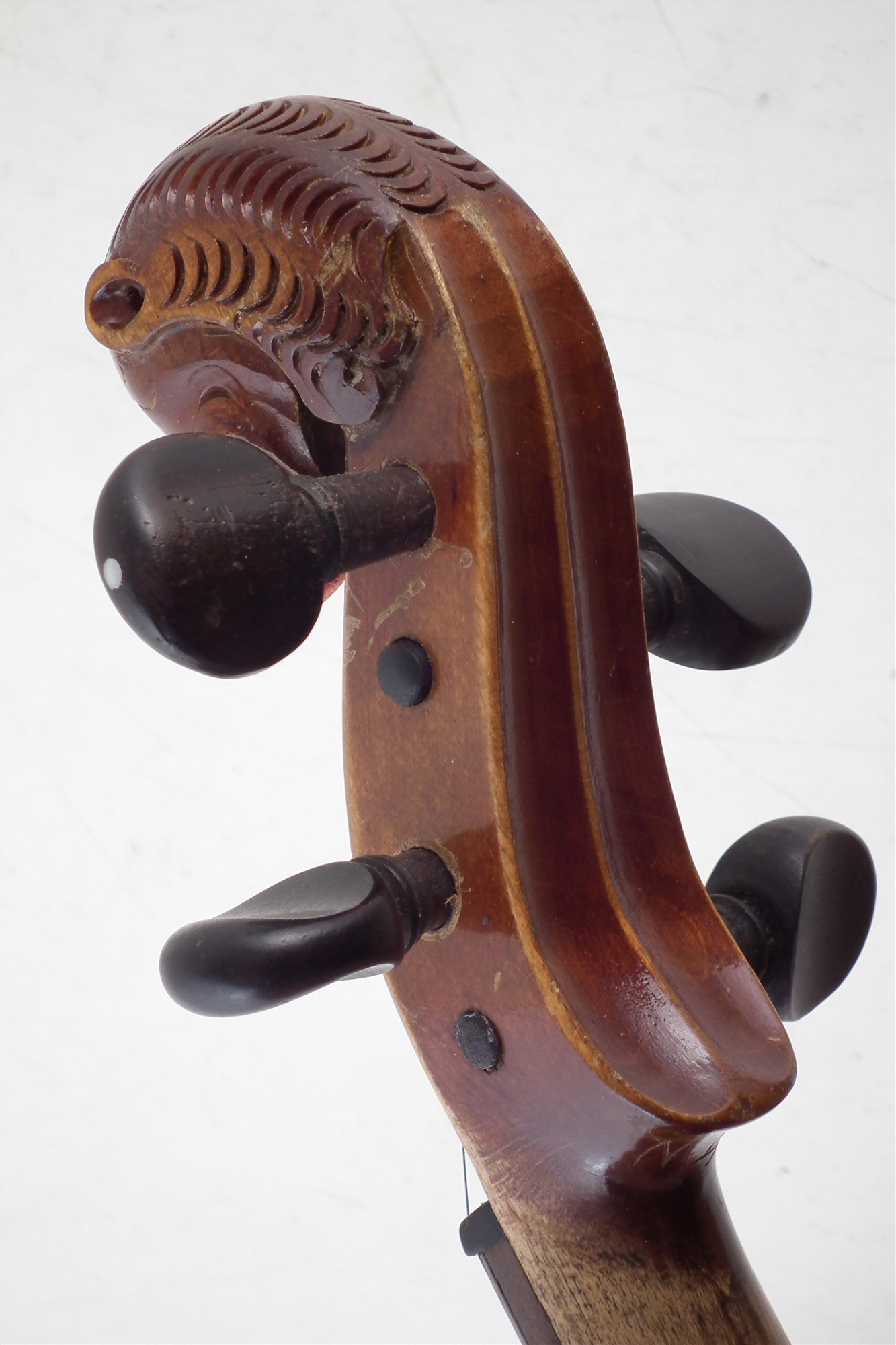 German violin with lion head scroll, with two piece back which measures 35.5cm, with bow and case. - Image 4 of 9
