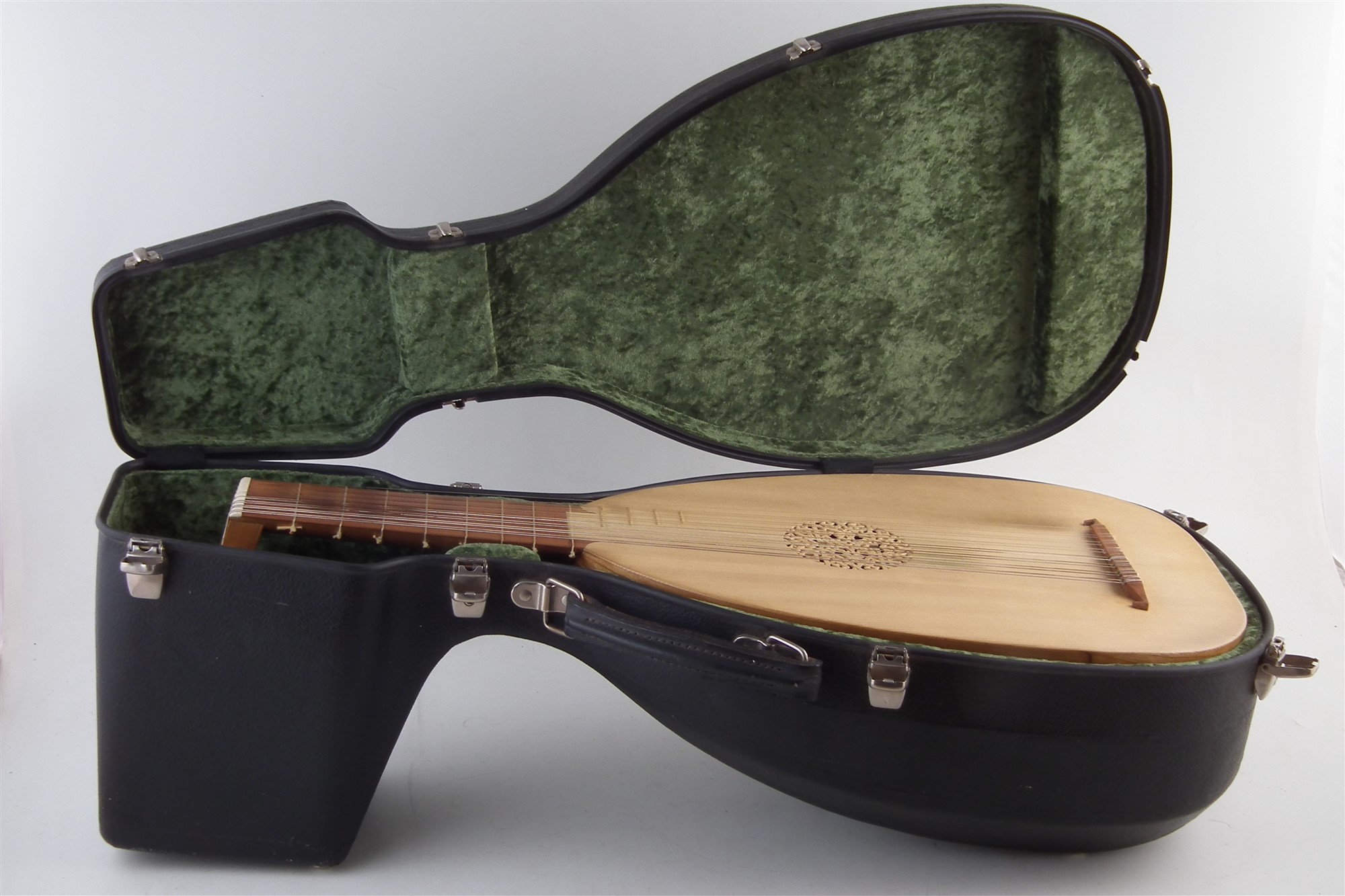 Stephen Haddock Renaissance eight course lute, with eleven rib bowl back , label to interior dated - Image 8 of 8