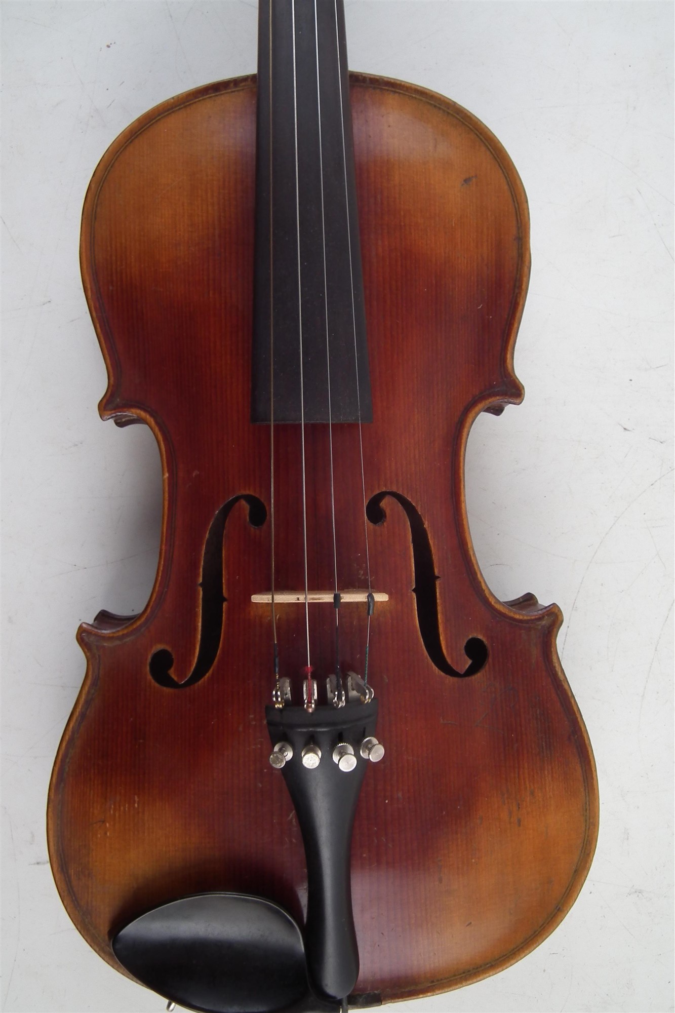 German violin with lion head scroll, with two piece back which measures 35.5cm, with bow and case. - Image 5 of 9