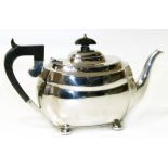Silver teapot (approximately 690 grams) Condition reports are not available for our Interiors Sale.