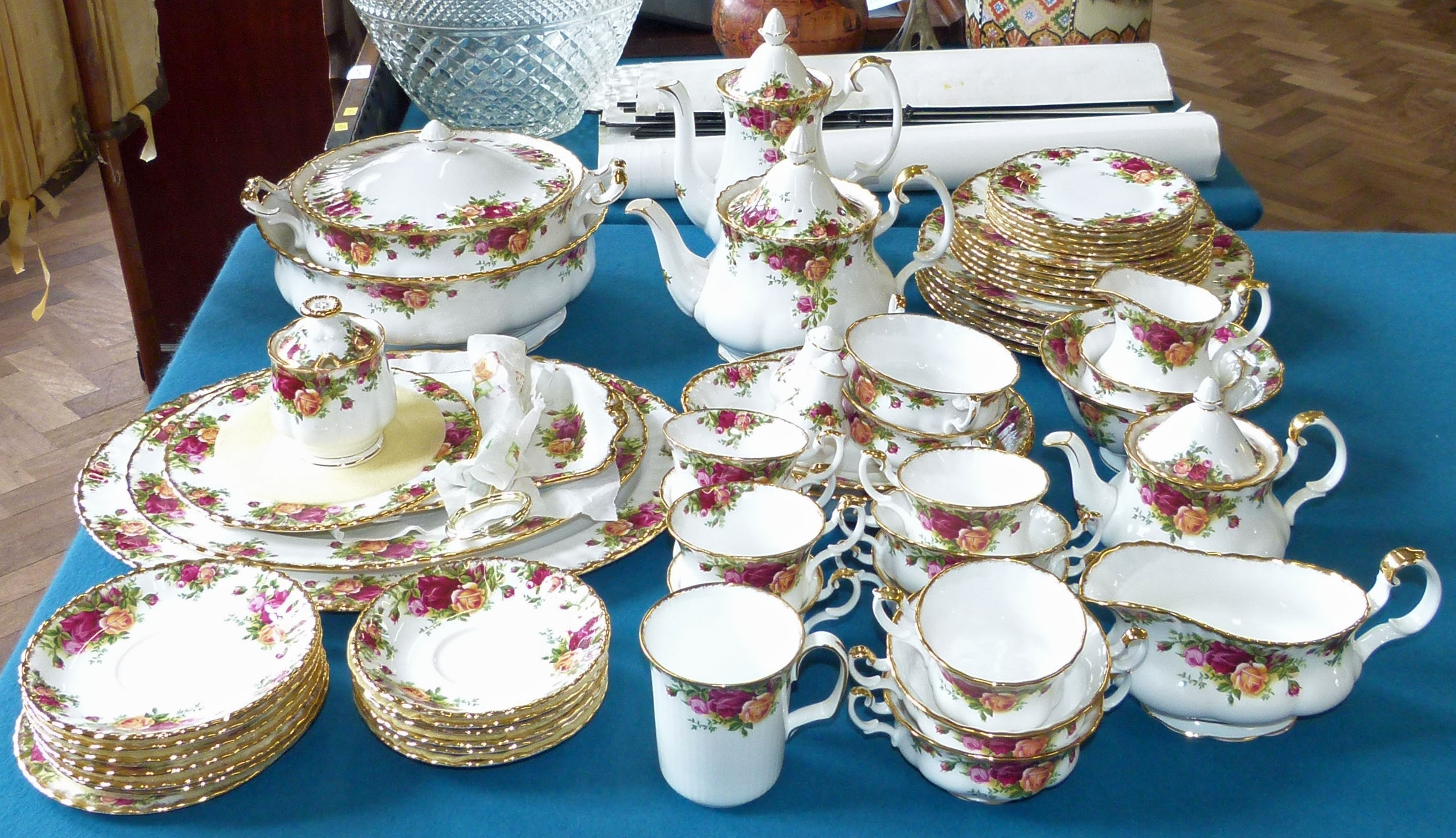 Royal Albert Old Country Roses service (62 pieces) Condition reports are not available for Interiors