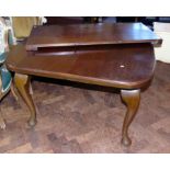 Edwardian mahogany wind out dining table on cabriole legs complete with extra leaf (105cm (105cm