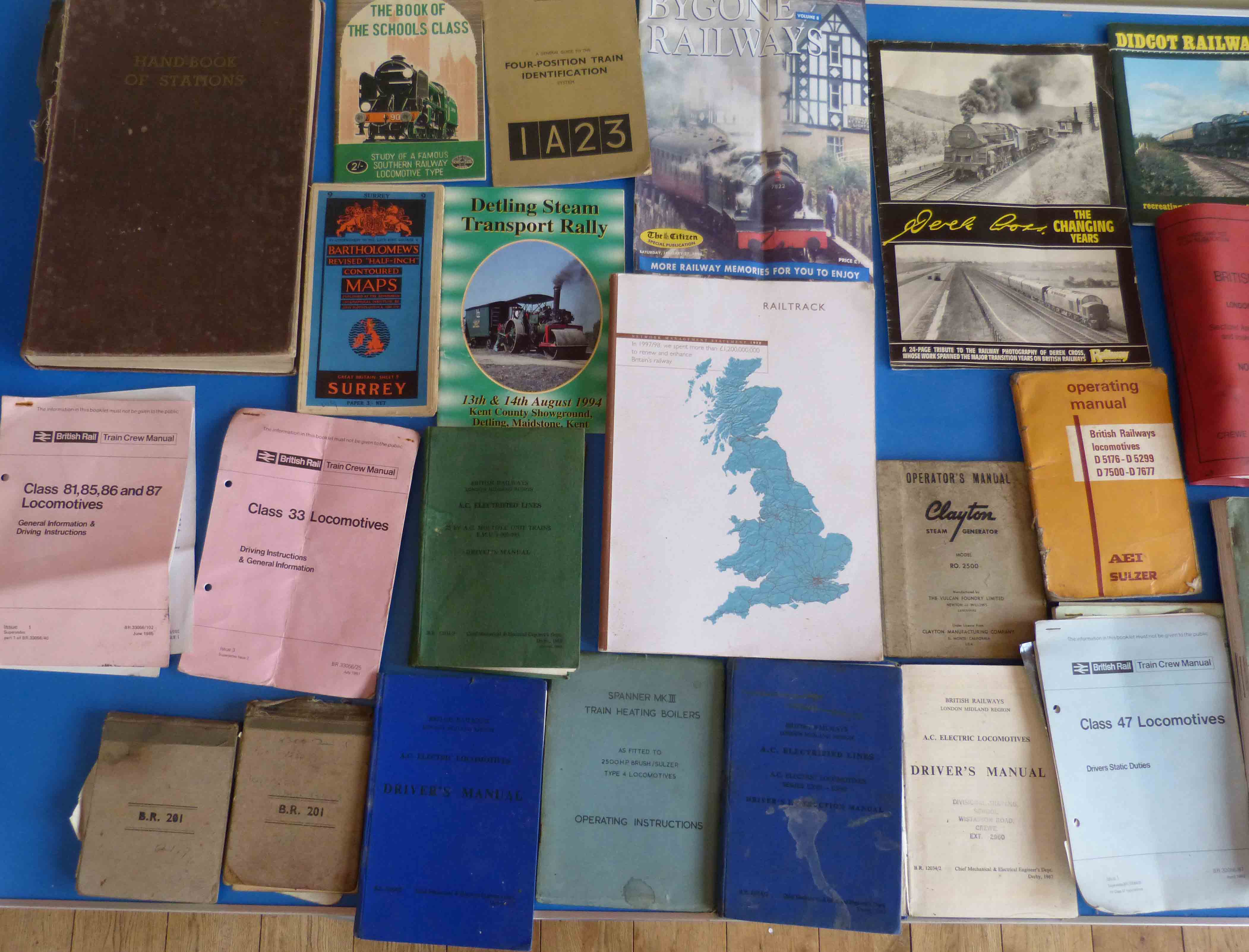 A collection of British railway books and manuals - Image 2 of 9
