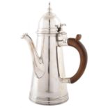 An Edwardian silver hot water jug,