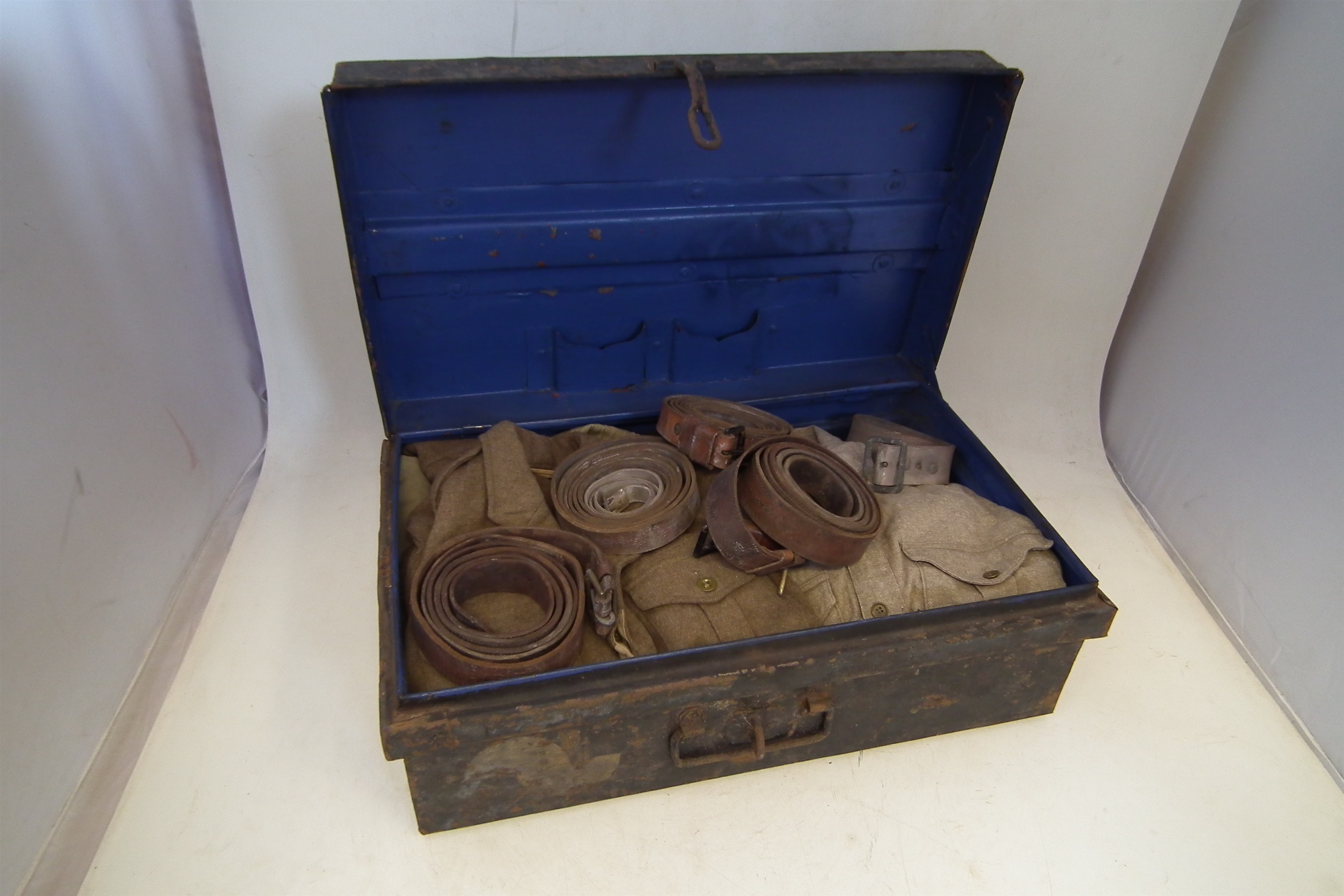 WWII R.E.M.E officers trunk and various uniform, the trunk labelled Capt E.V. Scandrett, the - Image 9 of 12