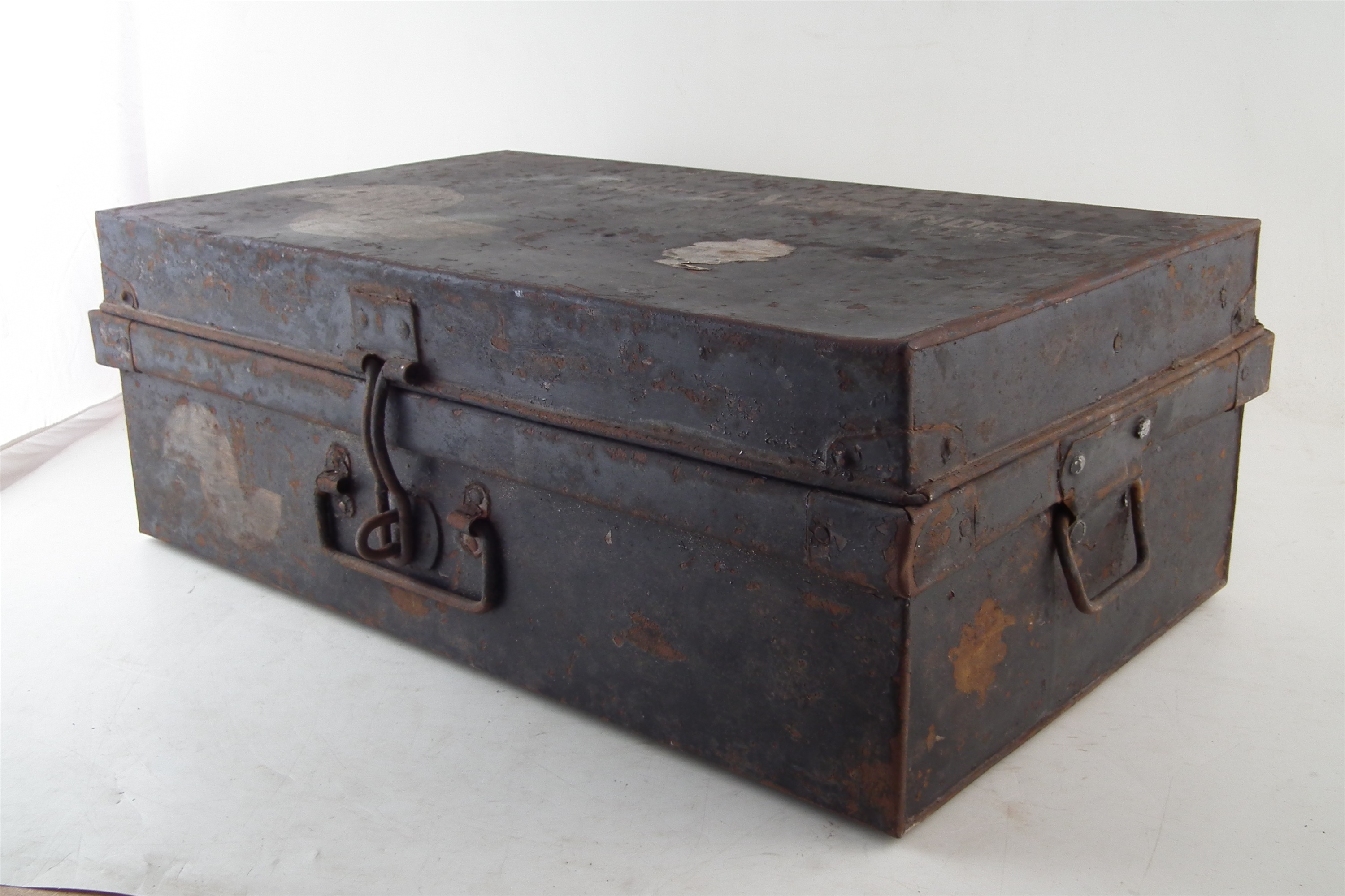 WWII R.E.M.E officers trunk and various uniform, the trunk labelled Capt E.V. Scandrett, the - Image 11 of 12