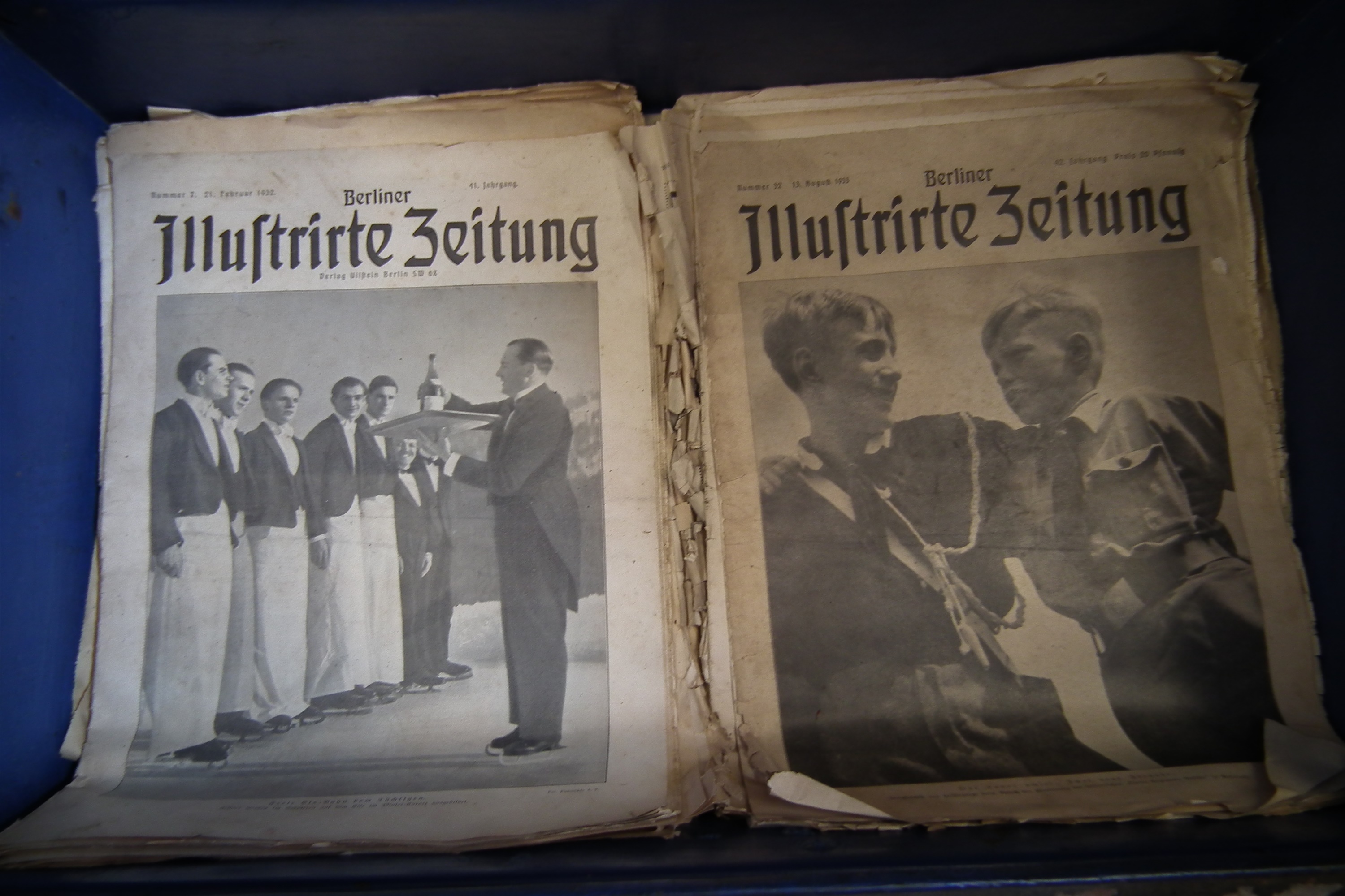 WWII R.E.M.E officers trunk and various uniform, the trunk labelled Capt E.V. Scandrett, the - Image 7 of 12