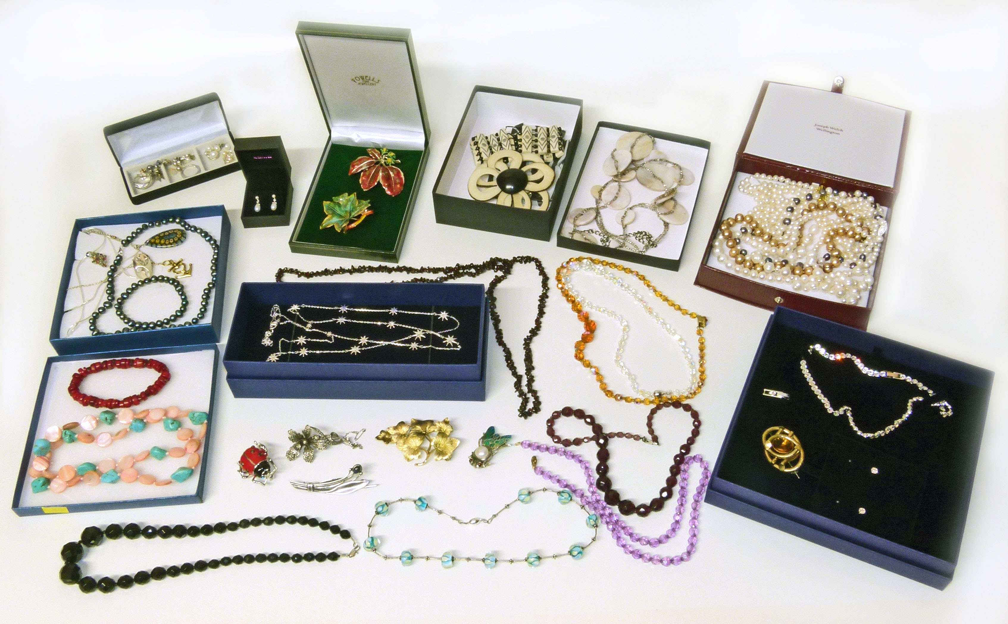 A selection of costume jewellery, to include a Christian Dior foliate brooch and a Swarovski star