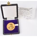 Sir Winston Churchill commemorative medallion, numbered 18/500, 22ct gold in case with certificate.