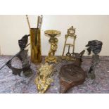 Brass table easle, pair of cast figures playing instruments Condition reports not available for this