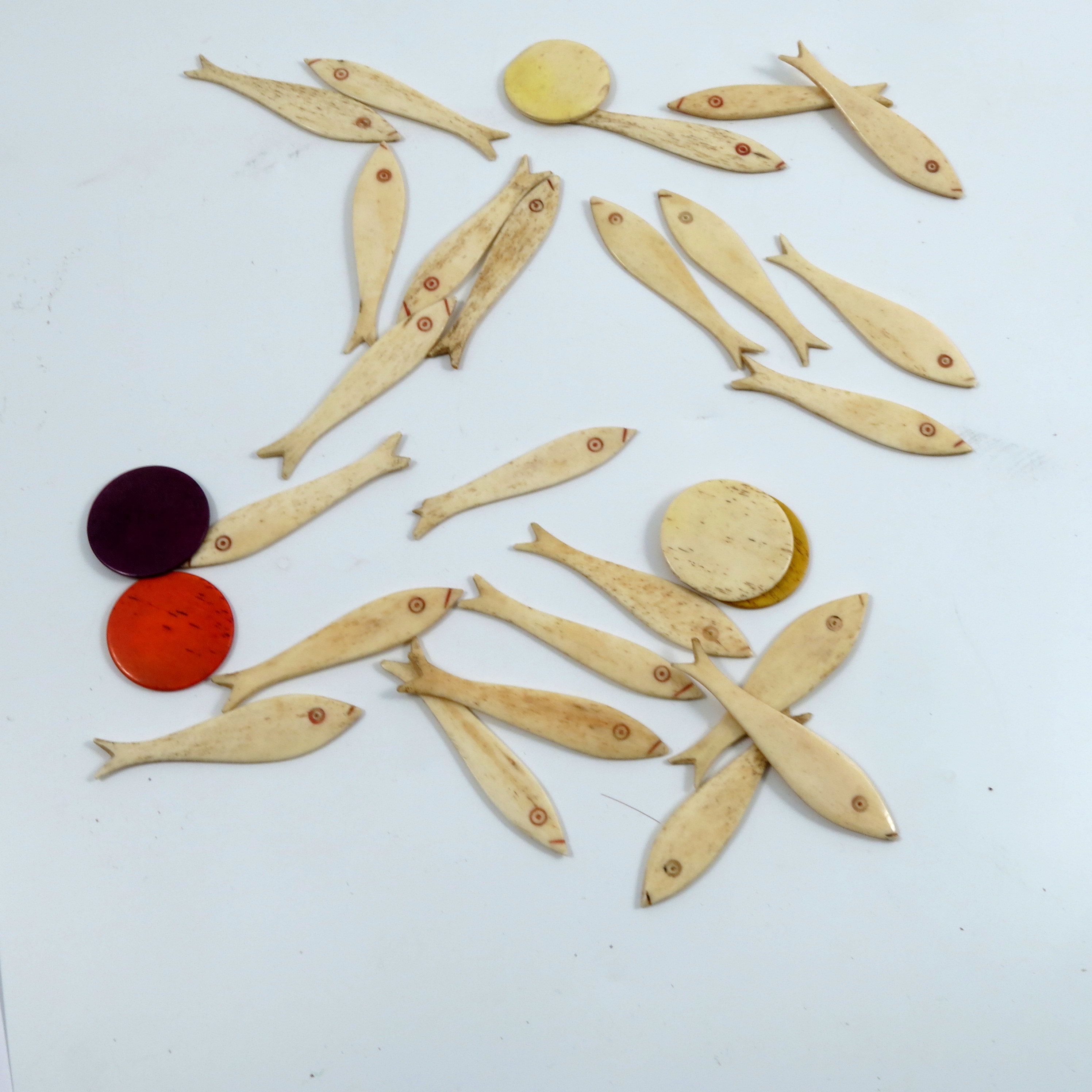 Twenty-four bone gaming counters, formed as fish, together with five circular bone counters - Image 4 of 4