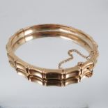 A  9 carat gold hinged bangle, fashioned to look like bamboo, 6mm wide, internal diameter 6.2cm, 9.