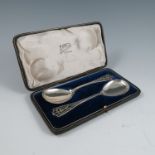 A cased pair of silver serving spoons, with pierced terminals, London 1907, maker Goldsmiths &