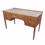 An Edwardian mahogany dressing table, fitted with a central drawer flanked by two short drawers,