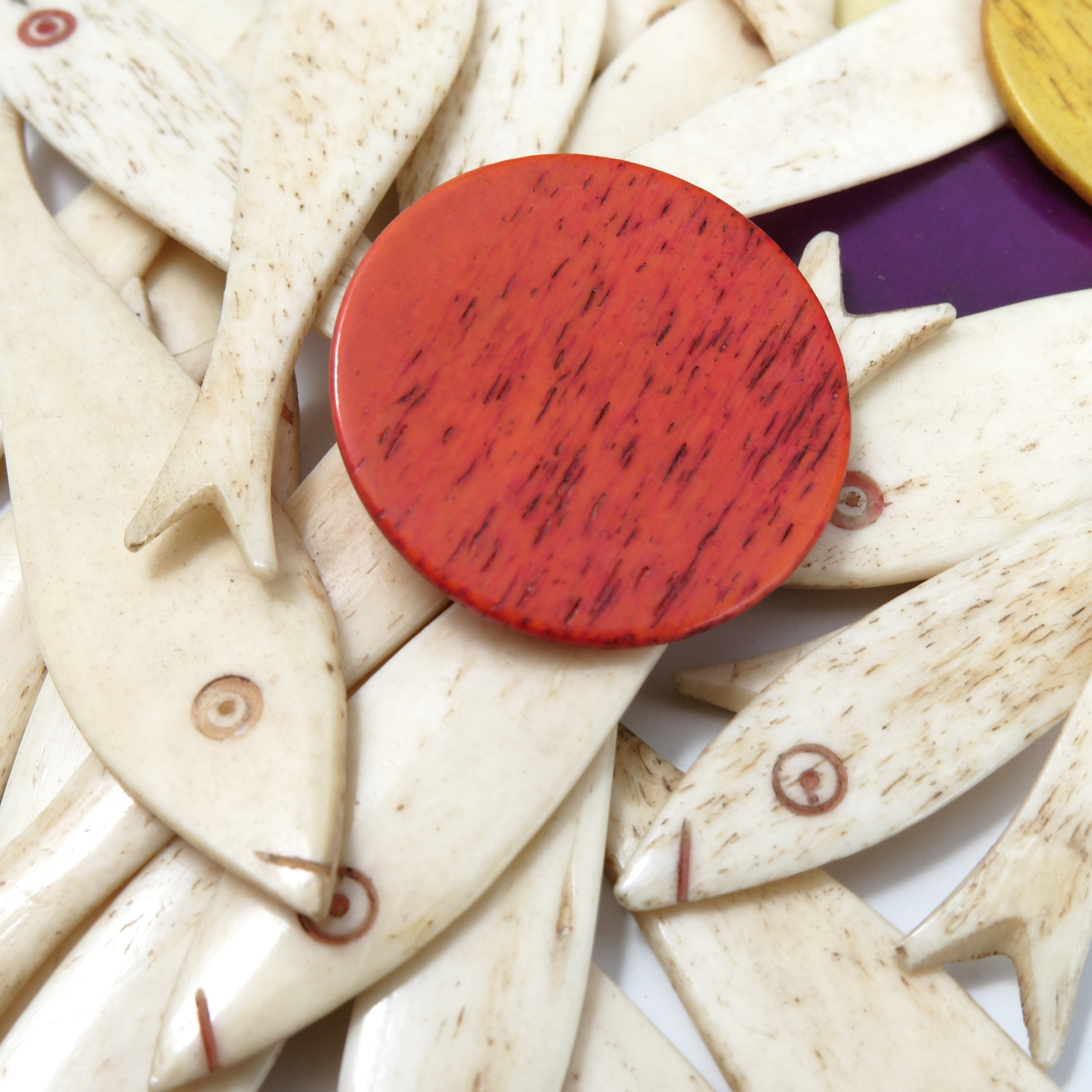 Twenty-four bone gaming counters, formed as fish, together with five circular bone counters - Image 2 of 4