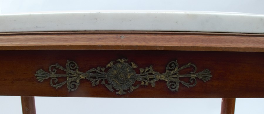 An Empire style marble top centre table, having gilt applied mounts all over, raised on four - Image 3 of 4