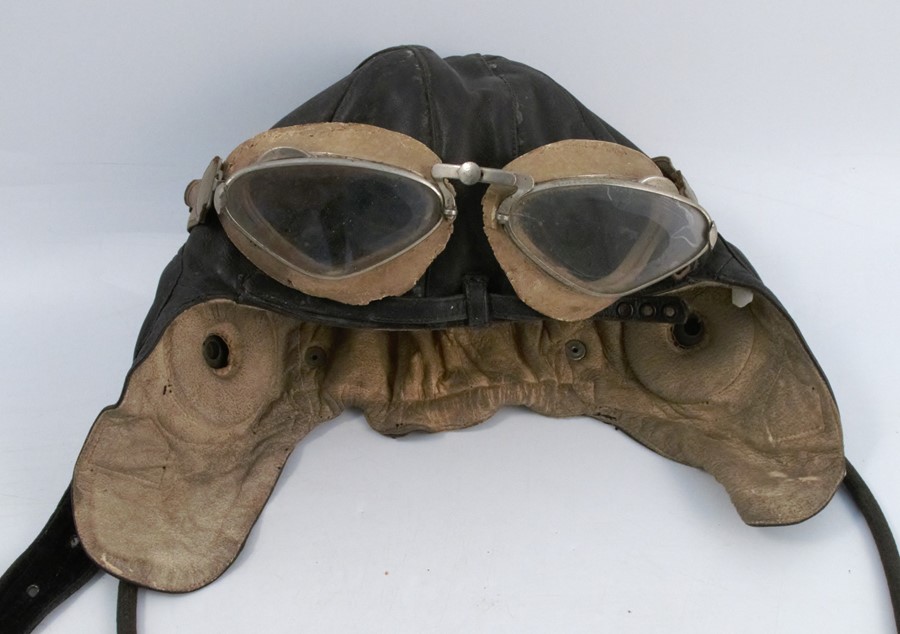 An A D Lewis Ltd Oxford leather flying helmet, size 71/4, with goggles and attachment - Image 2 of 4