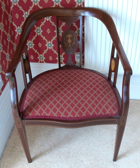 An Edwardian mahogany tub chair, with satinwood stringing and inlaid urn with swags and paterea - Image 3 of 3