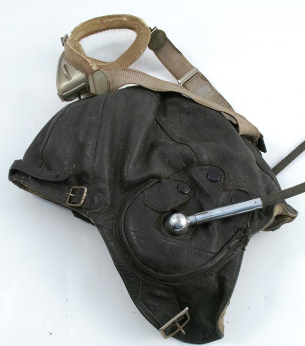 An A D Lewis Ltd Oxford leather flying helmet, size 71/4, with goggles and attachment - Image 4 of 4