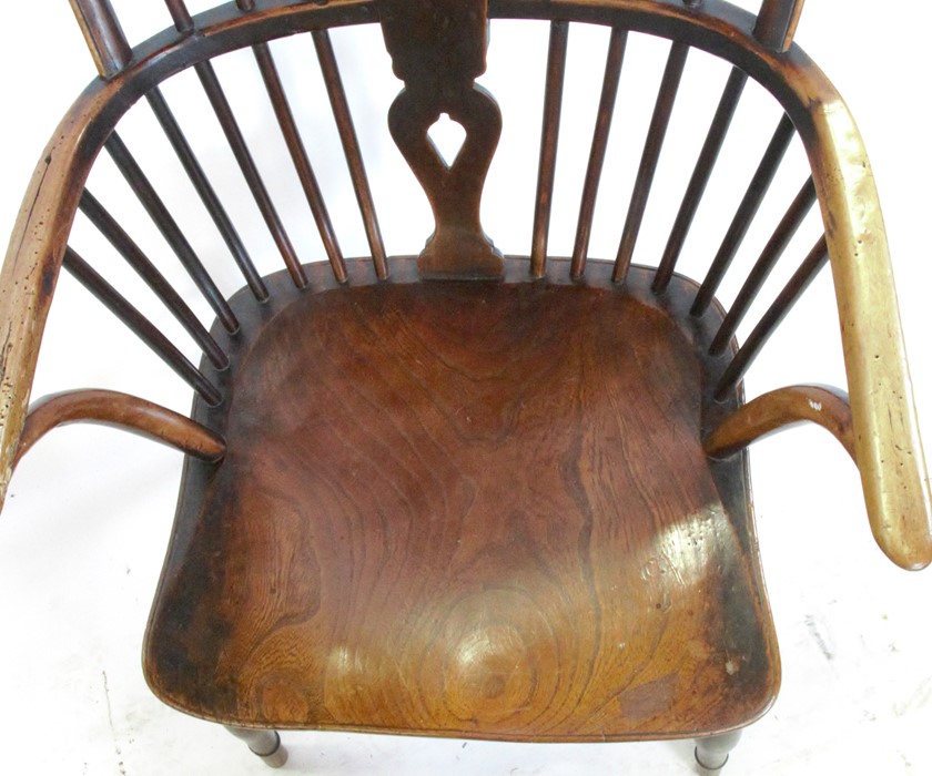 An Antique Windsor armchair, with wheel splat back, raised on turned legs with H stretcher - Image 3 of 3