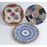 A Chamberlain's Worcester plate, decorated in colours with panels of chinese objects, together