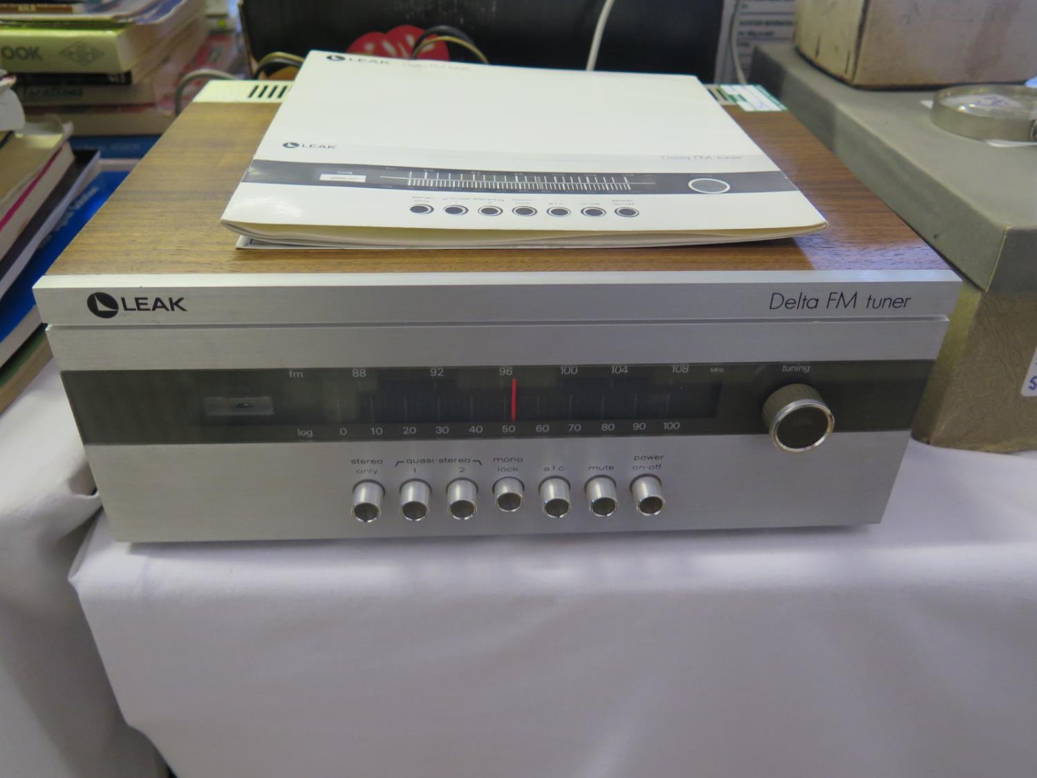 A LEAK Delta FM Tuner with instructions