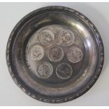 A Portuguese Gondamar .916 Silver and Coin Set Dish, 1913-1932, 72g, 11.5cm