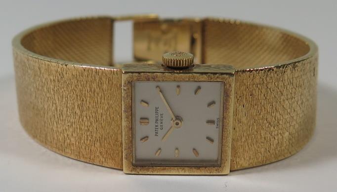 A Patek Philippe Ladies 18ctGold Wristwatch with integral bracelet, 62.2g, inner and outer box - Image 2 of 4