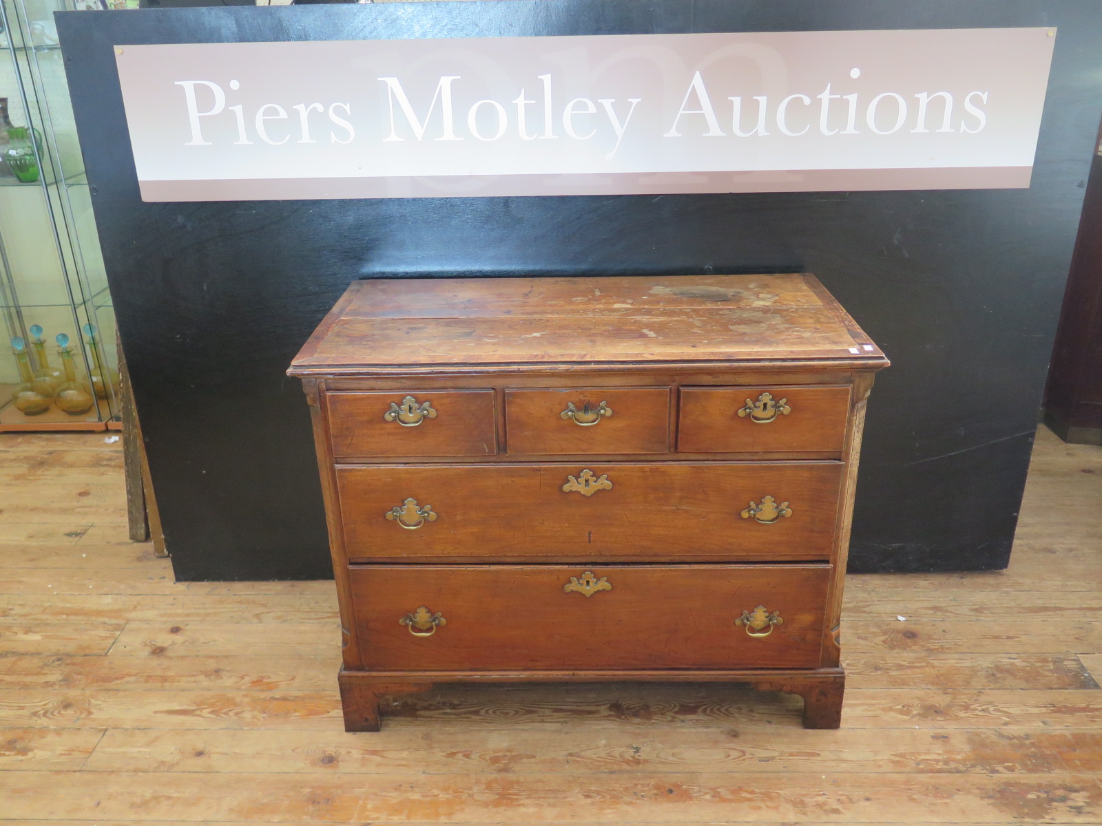 A Small 18th Century Elm Chest of Drawers with canted corners, 98(w) x 78(h) x 50(d) cm - Image 2 of 2