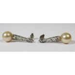 18ct White Gold Vintage Pearl earrings featuring, 2 Cultured golden South Sea Pearls