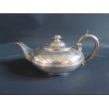 A William IV Silver Teapot, London 1832. E., E., J., W. Barnard, 715g