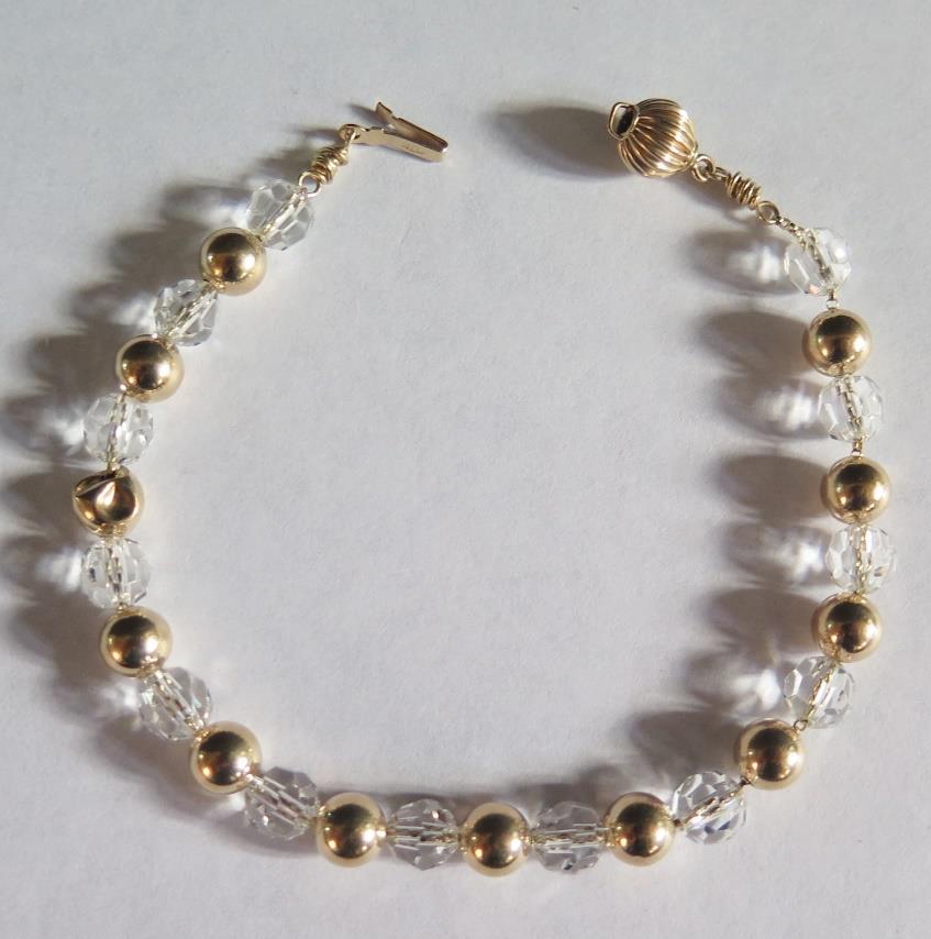 A 9ct Gold and Crystal Bracelet, 18cm long, 5.6g gross