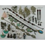 A quantity of costume jewellery includin