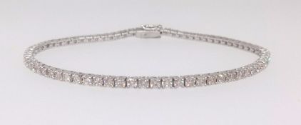 A fine 18ct diamond line bracelet with approx 2.80ct total weight of diamonds set in white gold,