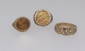 A ring set with QEII 1982 half gold sovereign set in a 9ct gold mount approx 7.1gms together with